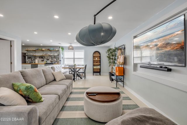 308 Due East Street, New Smyrna Beach, FL 32169