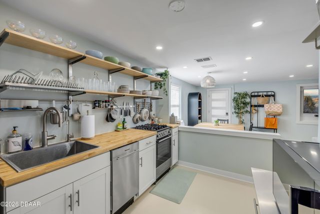 308 Due East Street, New Smyrna Beach, FL 32169