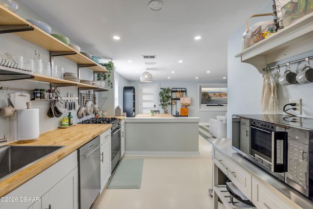308 Due East Street, New Smyrna Beach, FL 32169
