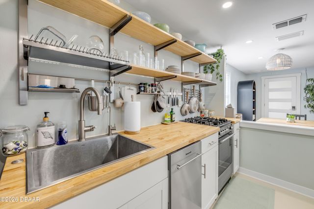 308 Due East Street, New Smyrna Beach, FL 32169