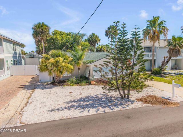 308 Due East Street, New Smyrna Beach, FL 32169