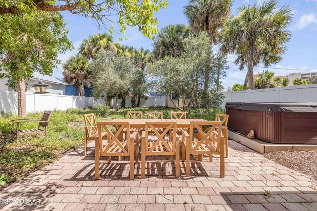 308 Due East Street, New Smyrna Beach, FL 32169