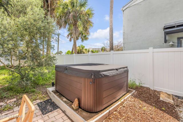 308 Due East Street, New Smyrna Beach, FL 32169