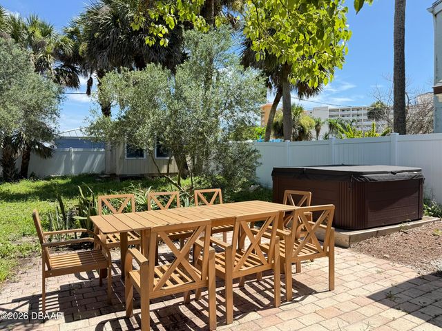 308 Due East Street, New Smyrna Beach, FL 32169