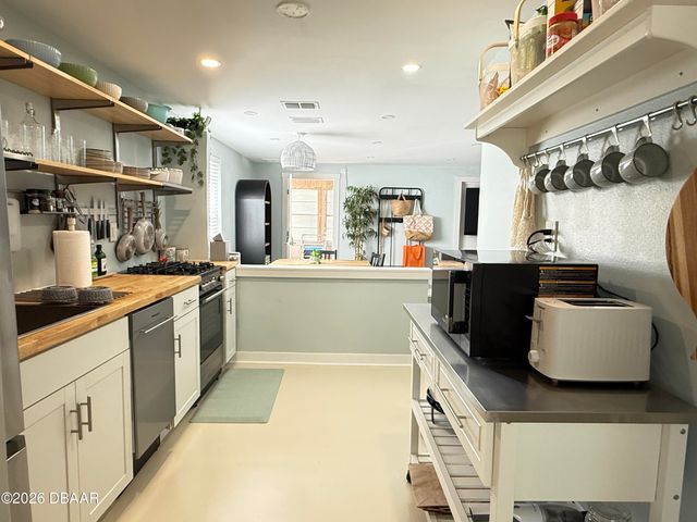 308 Due East Street, New Smyrna Beach, FL 32169