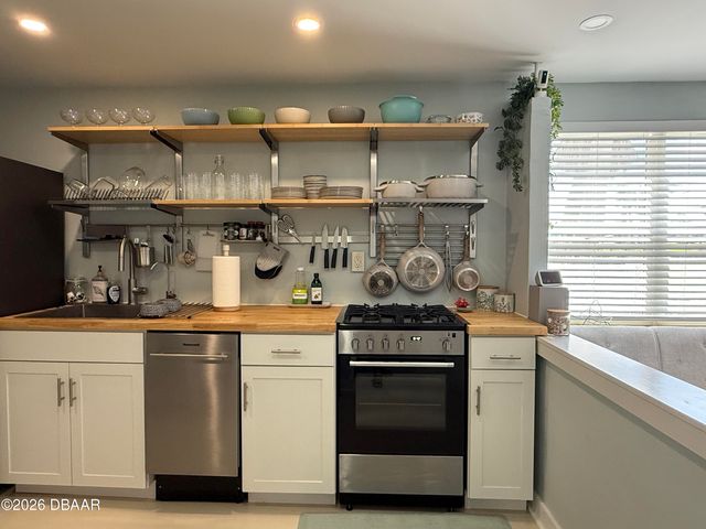 308 Due East Street, New Smyrna Beach, FL 32169