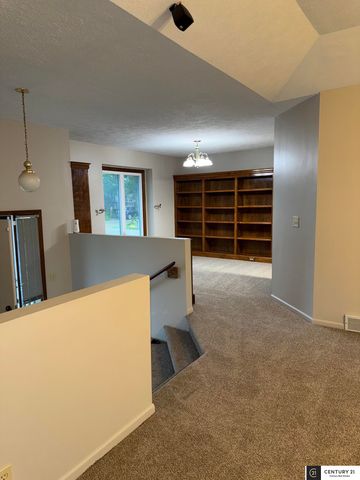 3432 Faye Drive, Bellevue, NE 68123