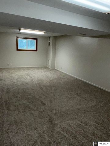 3432 Faye Drive, Bellevue, NE 68123