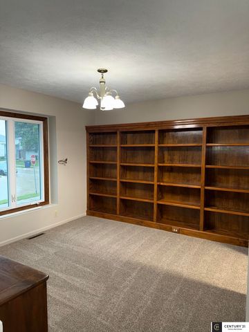 3432 Faye Drive, Bellevue, NE 68123