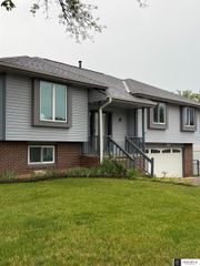 3432 Faye Drive, Bellevue, NE 68123