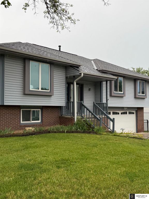3432 Faye Drive, Bellevue, NE 68123