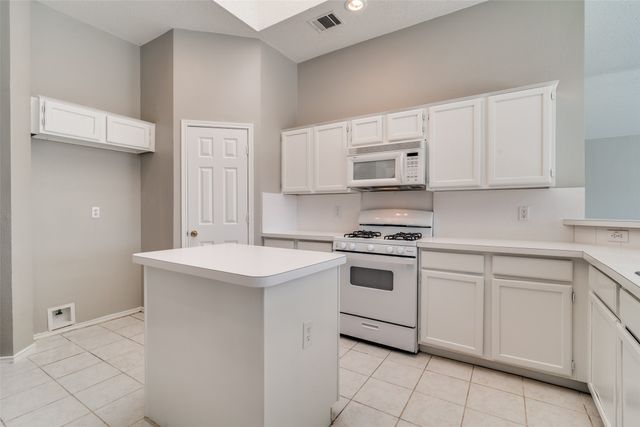 7302 Armstrong Lane, Rowlett, TX 75089