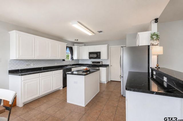 268 Cass Circle, Flint, TX 75762