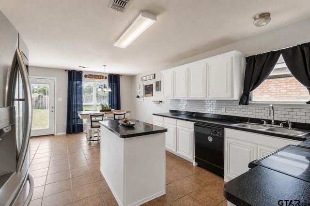 268 Cass Circle, Flint, TX 75762