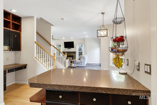 2480 E Roanoke Dr, Boise, ID 83712