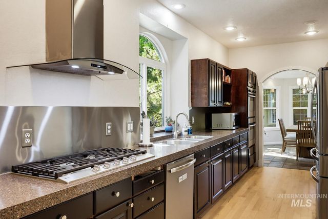 2480 E Roanoke Dr, Boise, ID 83712