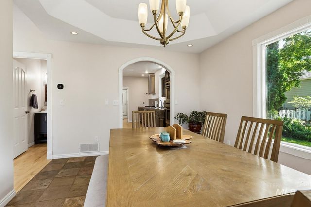 2480 E Roanoke Dr, Boise, ID 83712