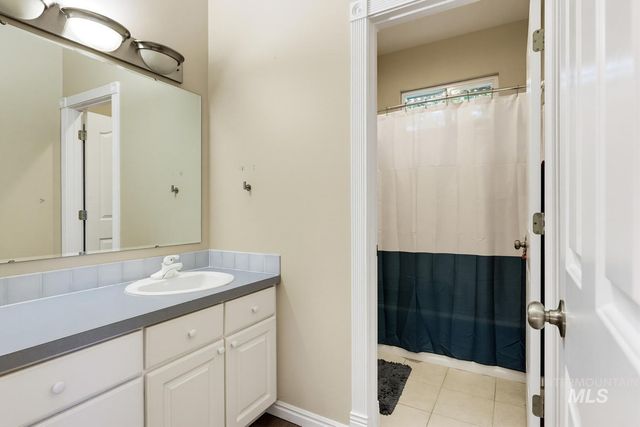 2480 E Roanoke Dr, Boise, ID 83712
