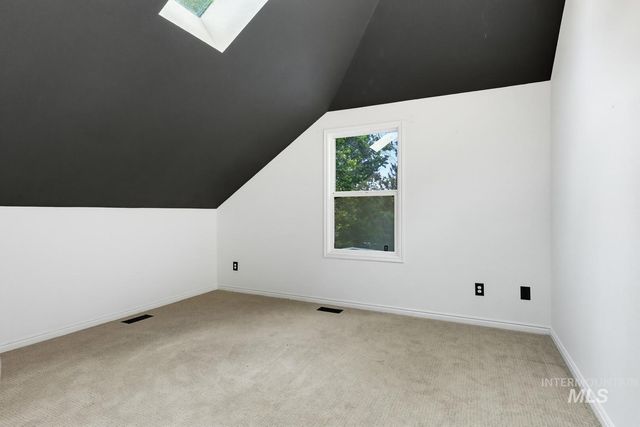 2480 E Roanoke Dr, Boise, ID 83712