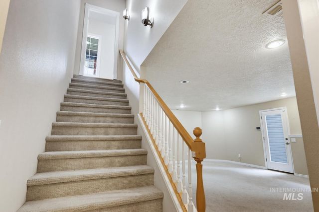 2480 E Roanoke Dr, Boise, ID 83712