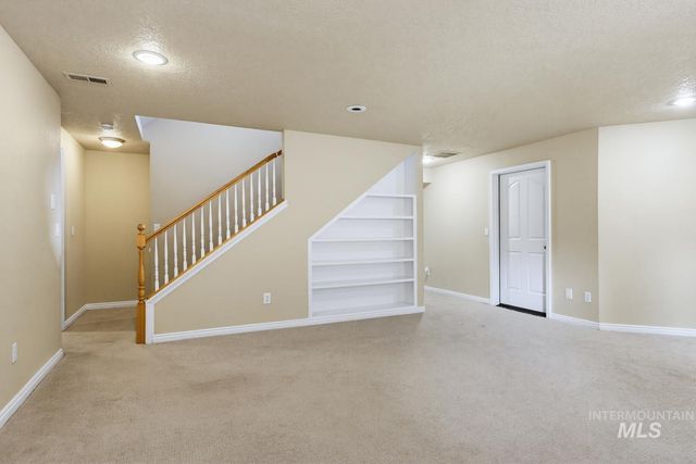 2480 E Roanoke Dr, Boise, ID 83712
