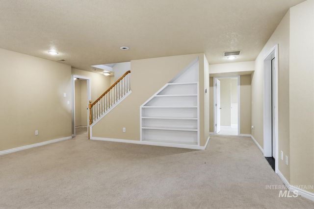 2480 E Roanoke Dr, Boise, ID 83712