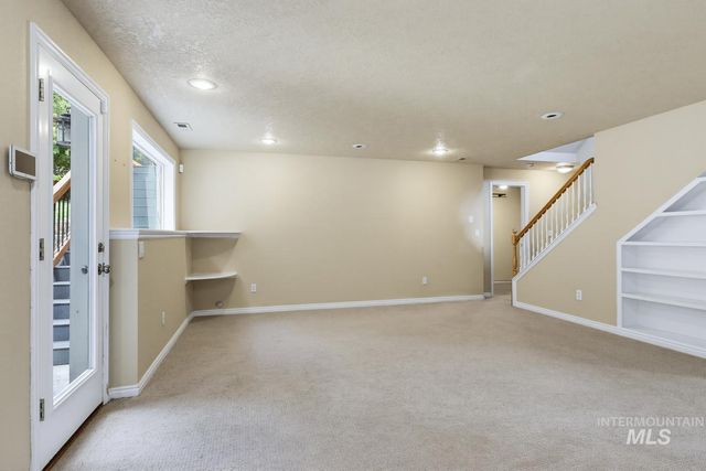 2480 E Roanoke Dr, Boise, ID 83712