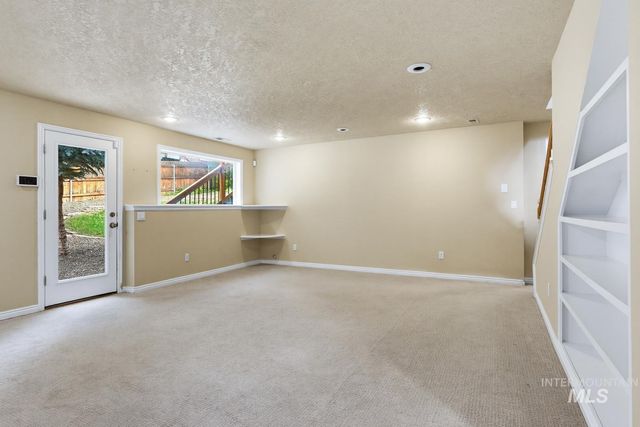 2480 E Roanoke Dr, Boise, ID 83712