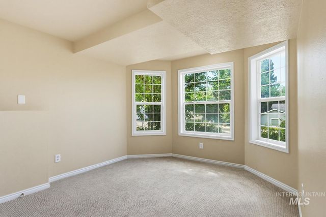 2480 E Roanoke Dr, Boise, ID 83712