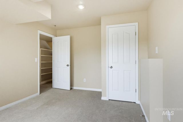2480 E Roanoke Dr, Boise, ID 83712