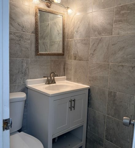 533 Redwood Road, Bolingbrook, IL 60440