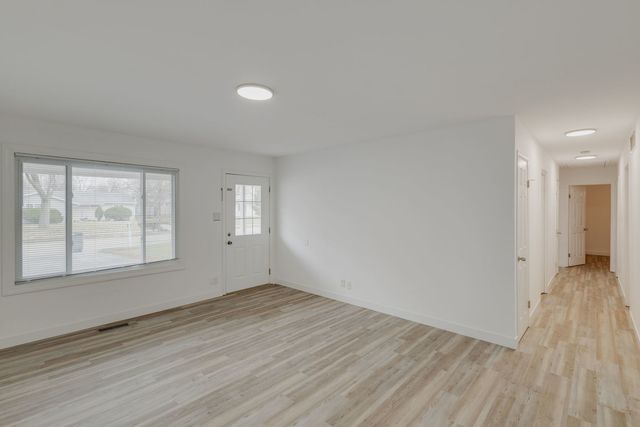 533 Redwood Road, Bolingbrook, IL 60440