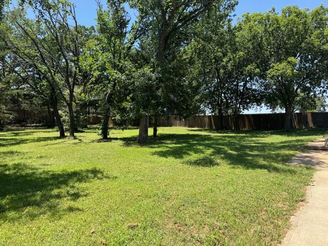 606 Iowa Street, Keene, TX 76059
