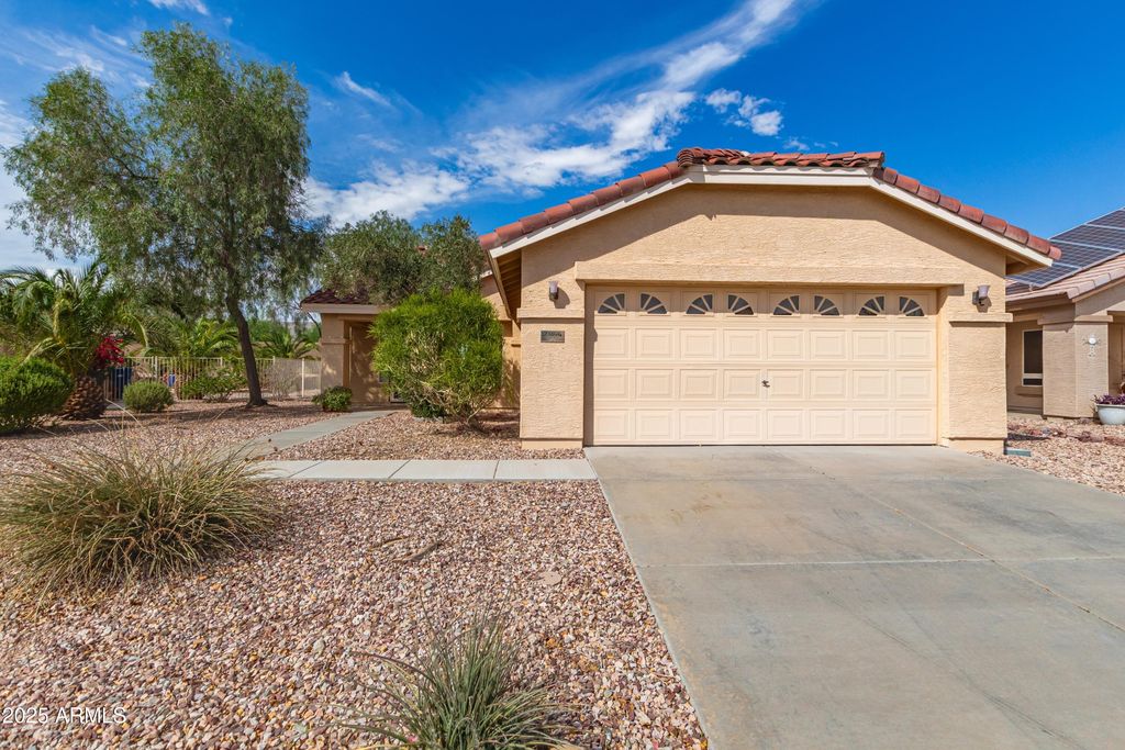 Image 1 of property listing at 23194 W Moonlight Path, Buckeye, AZ 85326