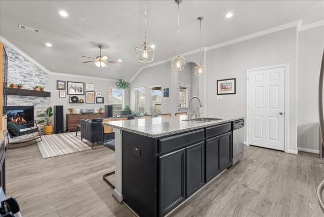 4818 Ladona Court, League City, TX 77573