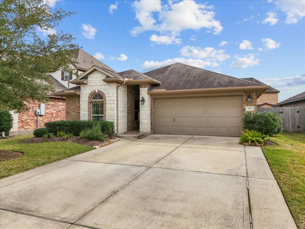 4818 Ladona Court, League City, TX 77573