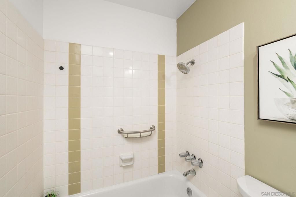 Image 20 of property listing at 8641 Lake Murray 16, San Diego, CA 92119