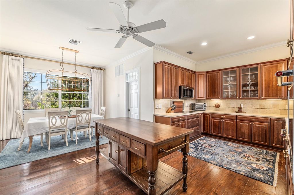 Image 12 of property listing at 33 LAKE WOOD CIRCLE, Ocala, FL 34482