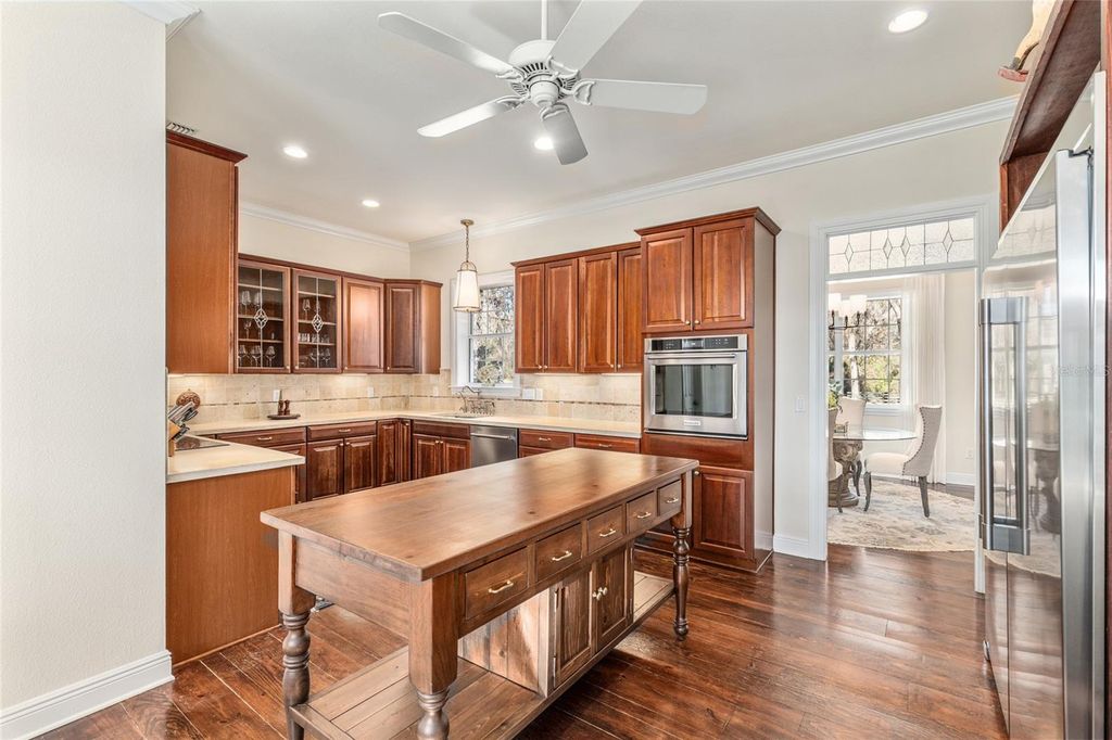 Image 14 of property listing at 33 LAKE WOOD CIRCLE, Ocala, FL 34482