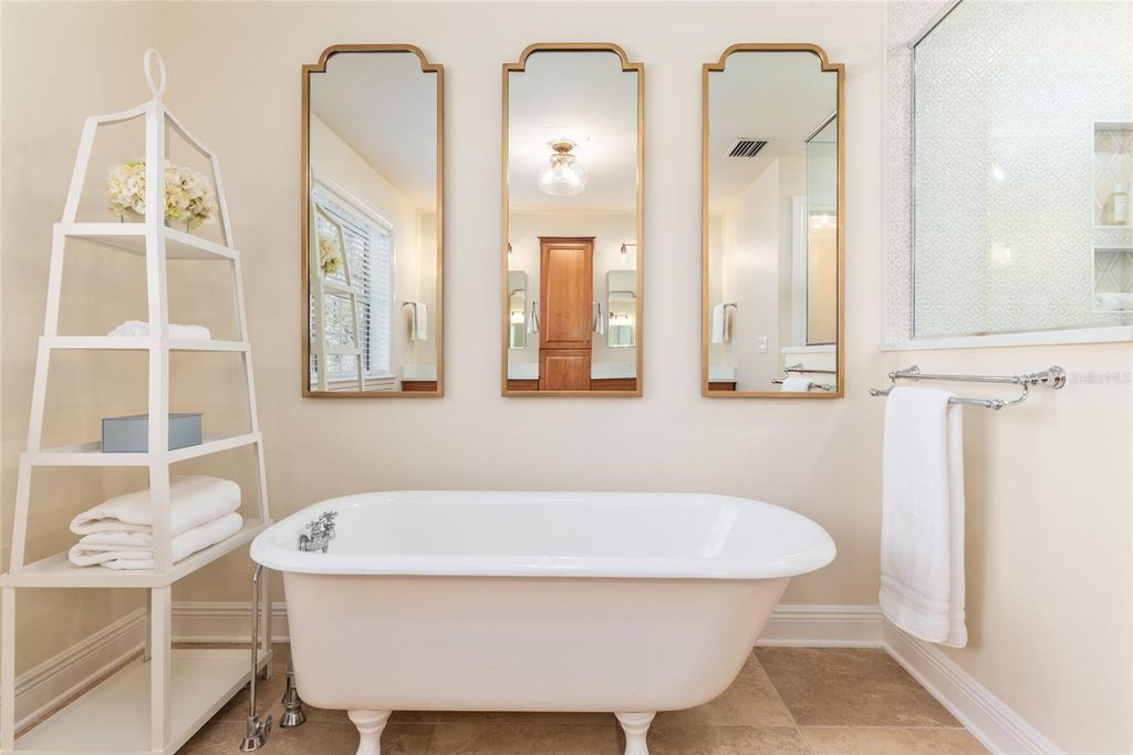 Image 44 of property listing at 33 LAKE WOOD CIRCLE, Ocala, FL 34482