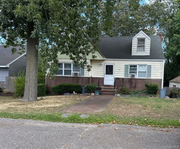 49 Lieper Street, Huntington, NY 11746