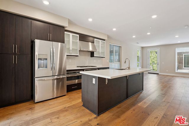 6746 W Gill Way, Los Angeles, CA 90068