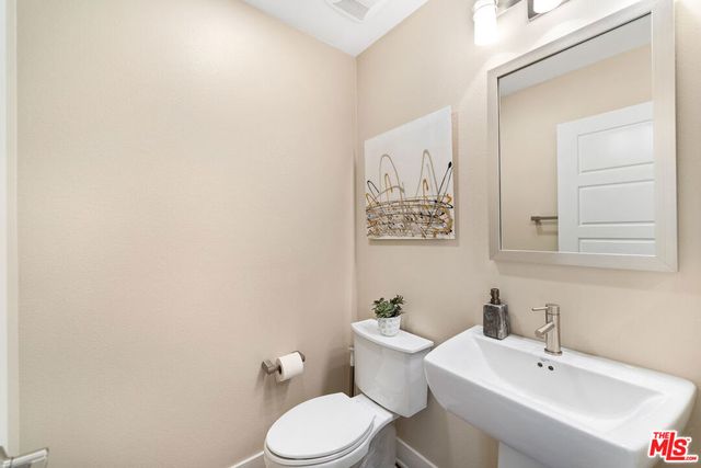 6746 W Gill Way, Los Angeles, CA 90068