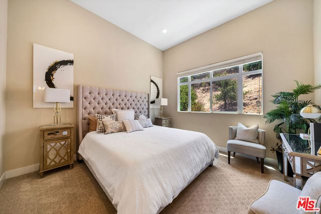 6746 W Gill Way, Los Angeles, CA 90068