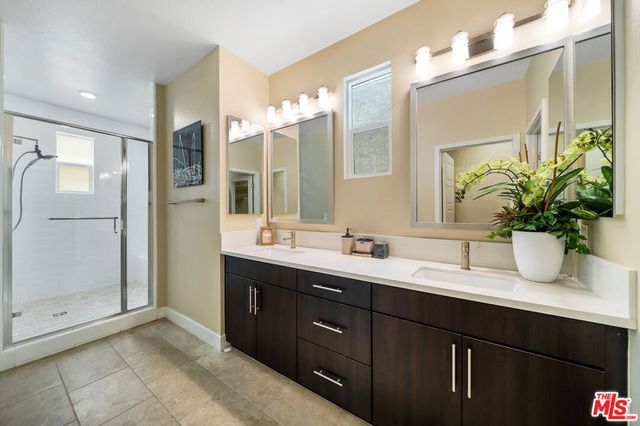 6746 W Gill Way, Los Angeles, CA 90068