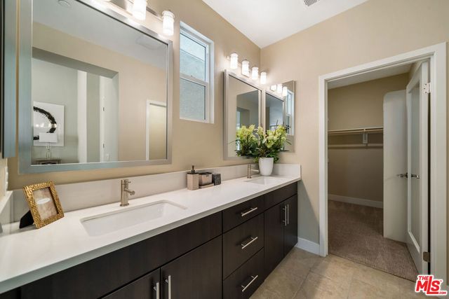 6746 W Gill Way, Los Angeles, CA 90068