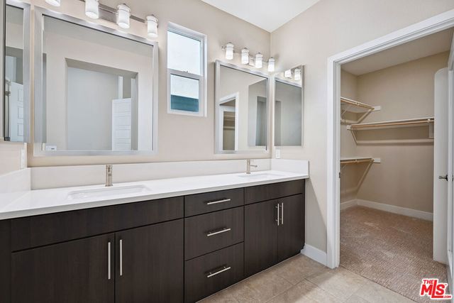 6746 W Gill Way, Los Angeles, CA 90068