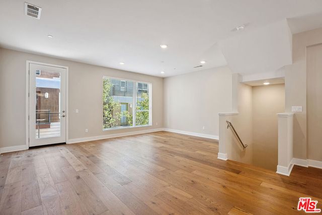 6746 W Gill Way, Los Angeles, CA 90068