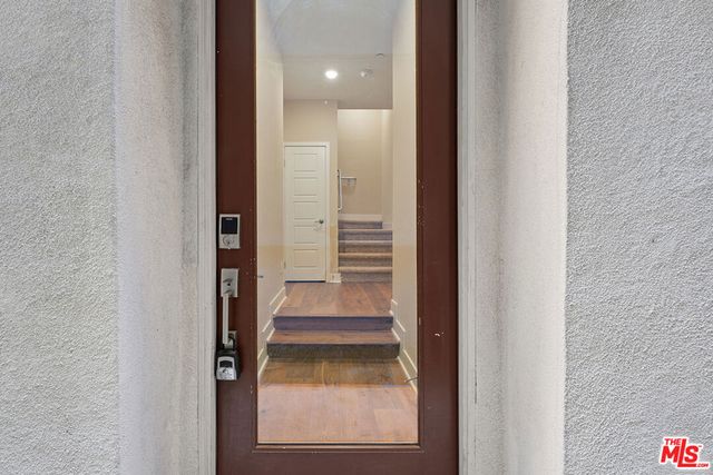 6746 W Gill Way, Los Angeles, CA 90068