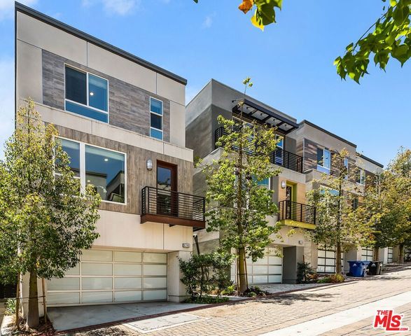 6746 W Gill Way, Los Angeles, CA 90068